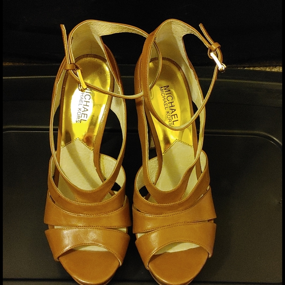 Women's shoes
